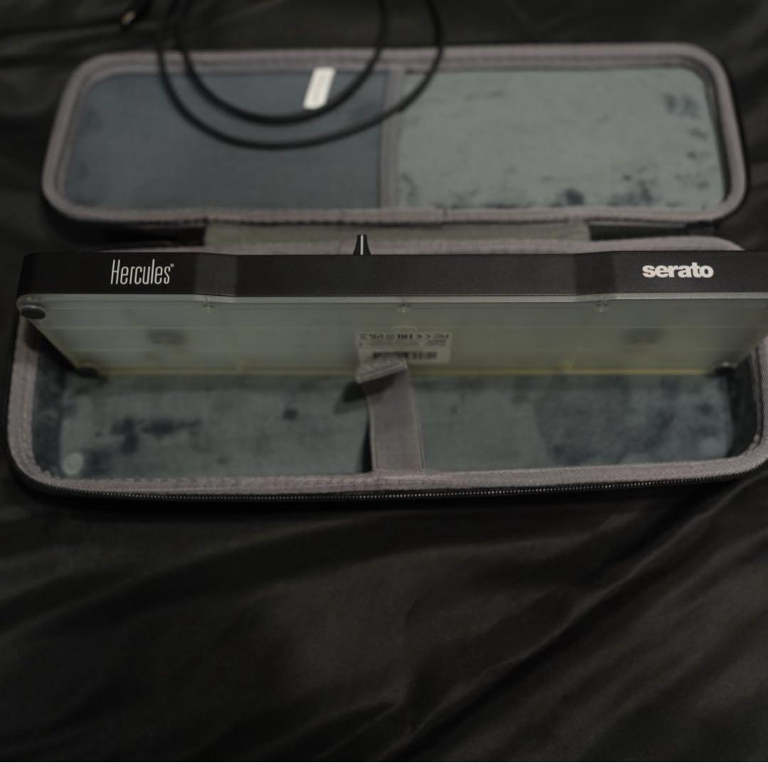 Hercules DJ CONTROL STARLIGHT セミハードケース付き