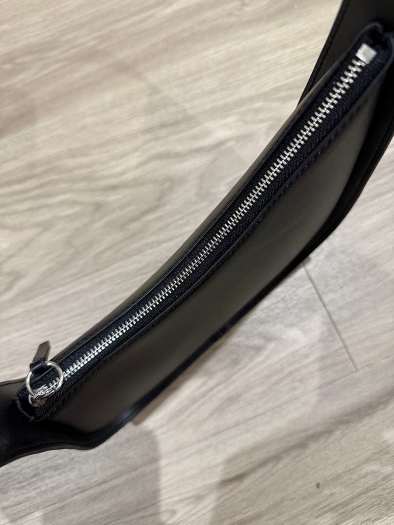 The Row Half Moonレザーバッグ　ザロウ ハーフムーン