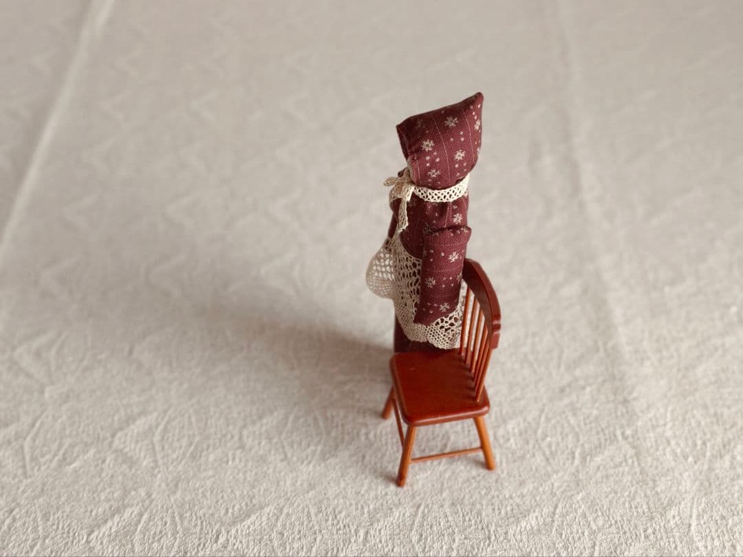 * vintage doll ୨୧ 頭巾をかぶった 陶器のお顔の 女の子