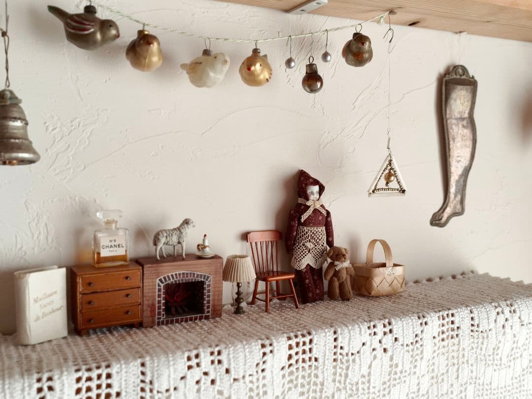 * vintage doll ୨୧ 頭巾をかぶった 陶器のお顔の 女の子