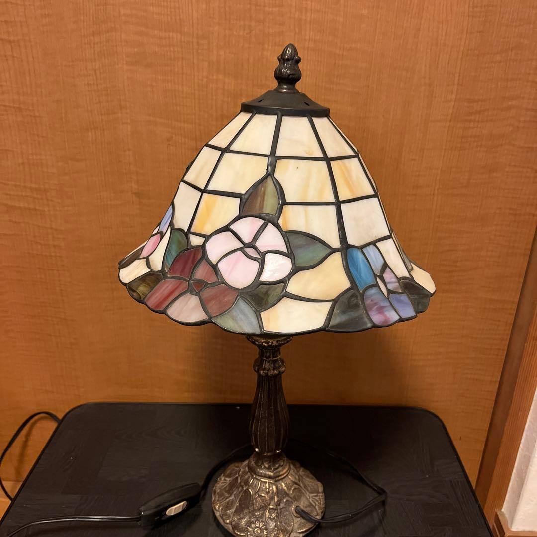 輸入雑貨　ティファニースタイル　エレガント　ステンドグラス　テーブルランプ 花柄