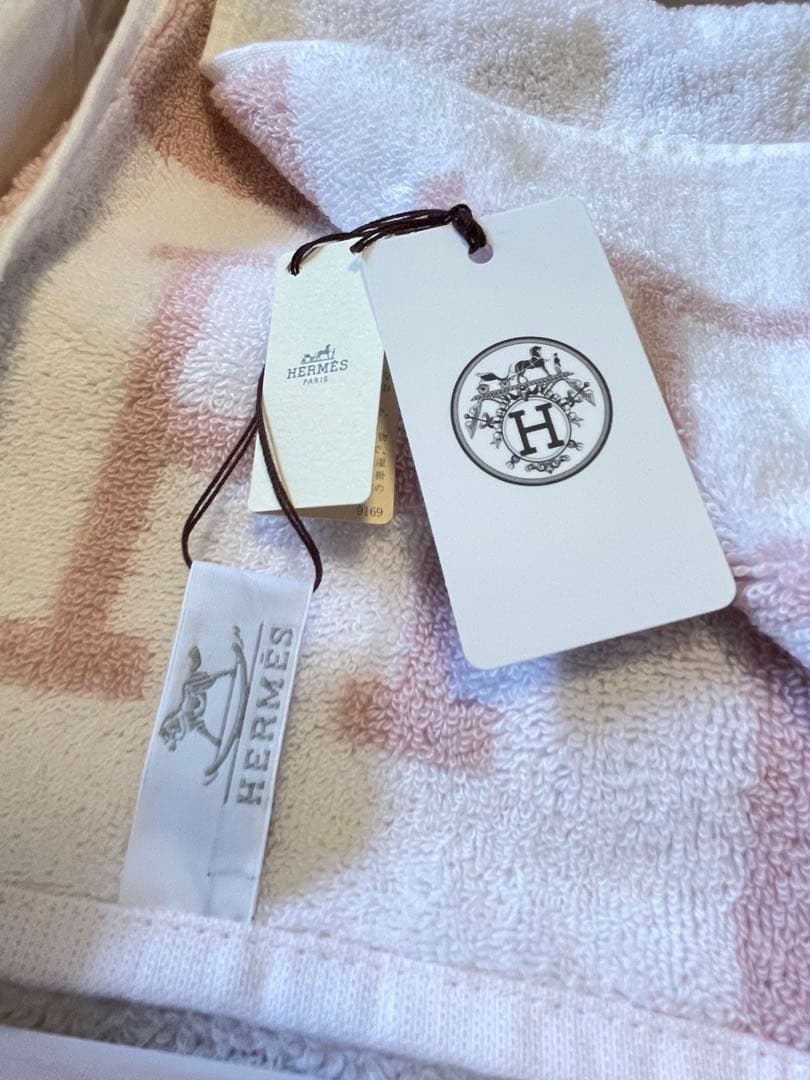 【新品】HERMES バスタオル タオルケットピンク　箱付き　アヴァロン