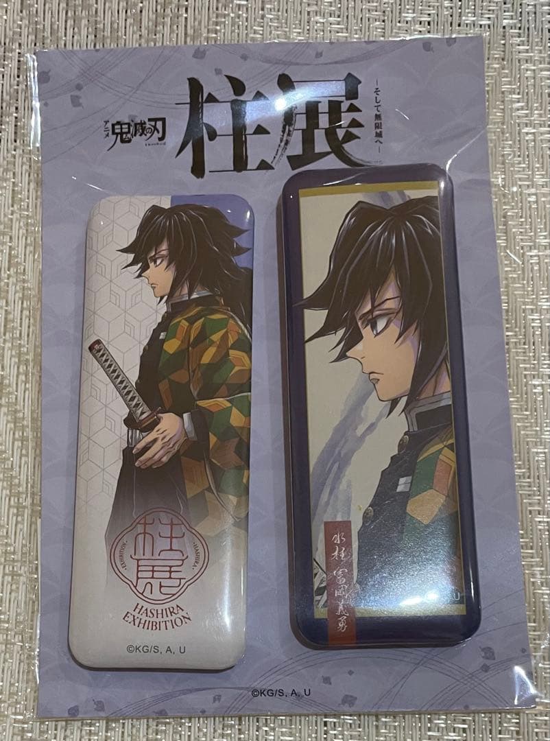 鬼滅の刃　柱展　横ビジュアルスクエア缶バッジ　冨岡義勇