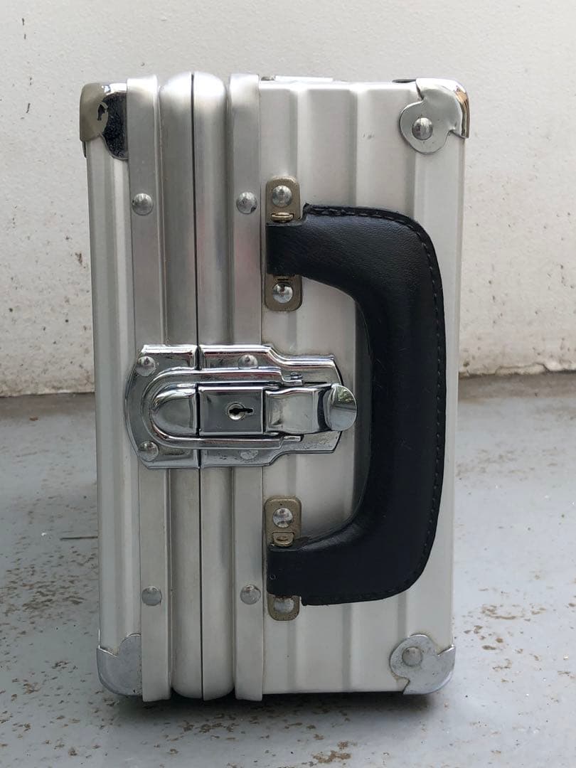 リモワ RIMOWA AMAZONAS アルミニウムコンパクトキャリーケース