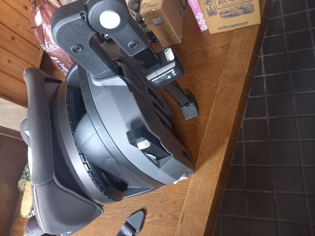 モユキ　Combiチャイルドシート※ダメージ品