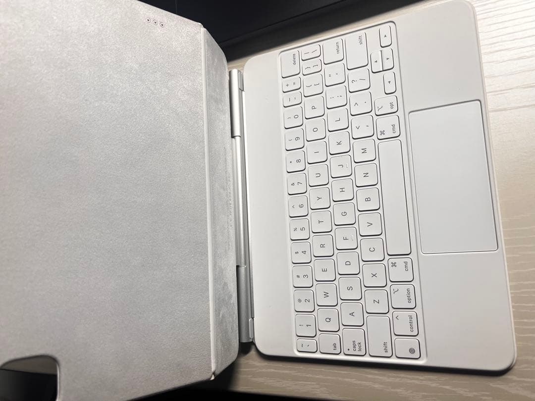 iPad Magic Keyboard ホワイト