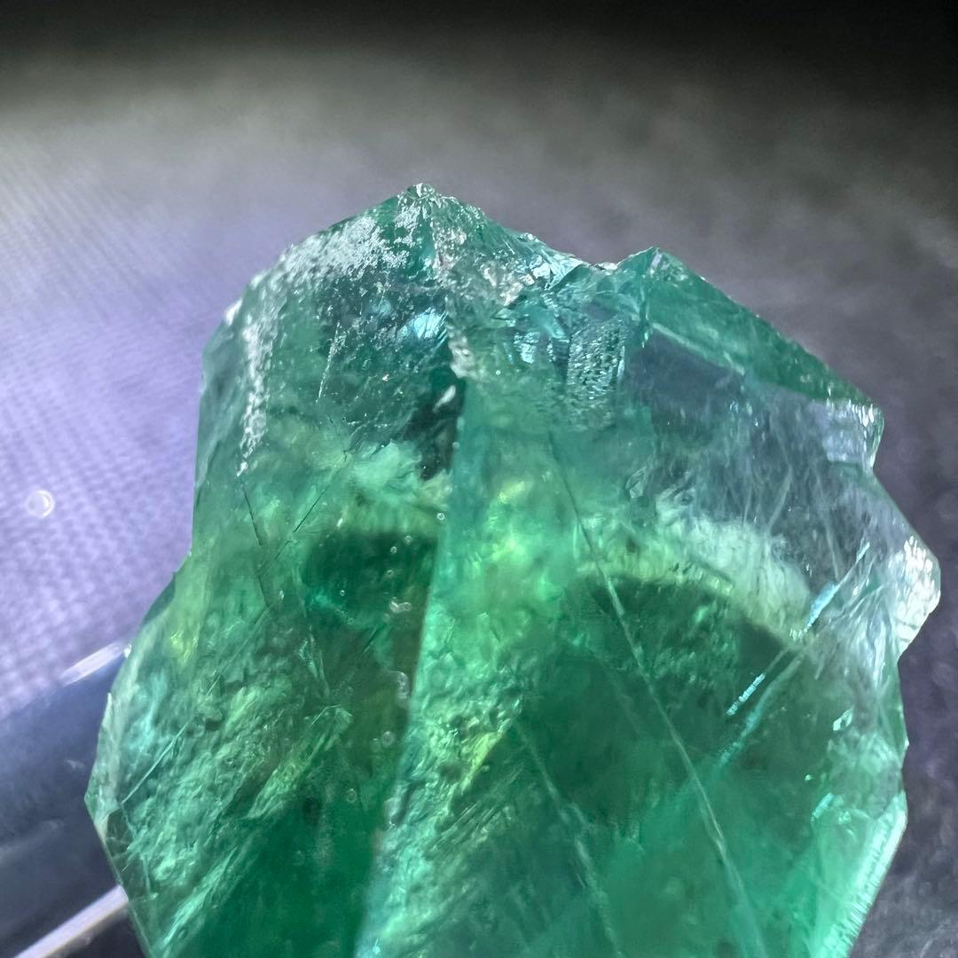 ヤオガンシャン☆ 宝石質ややダメージあり「露草色」ゾーニングフローライト