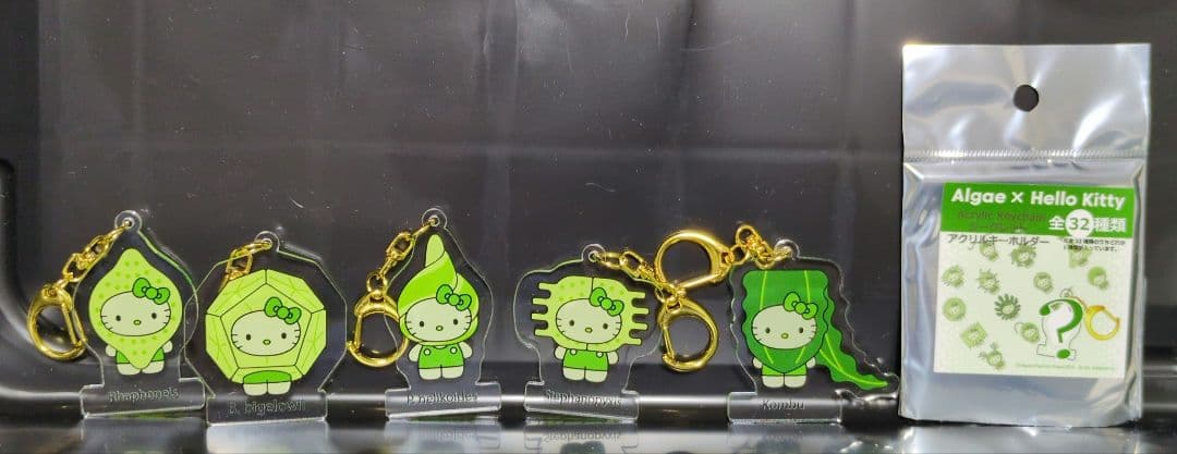 アクリルキーホルダー　ハローキティ　新品　大阪関西万博　日本館