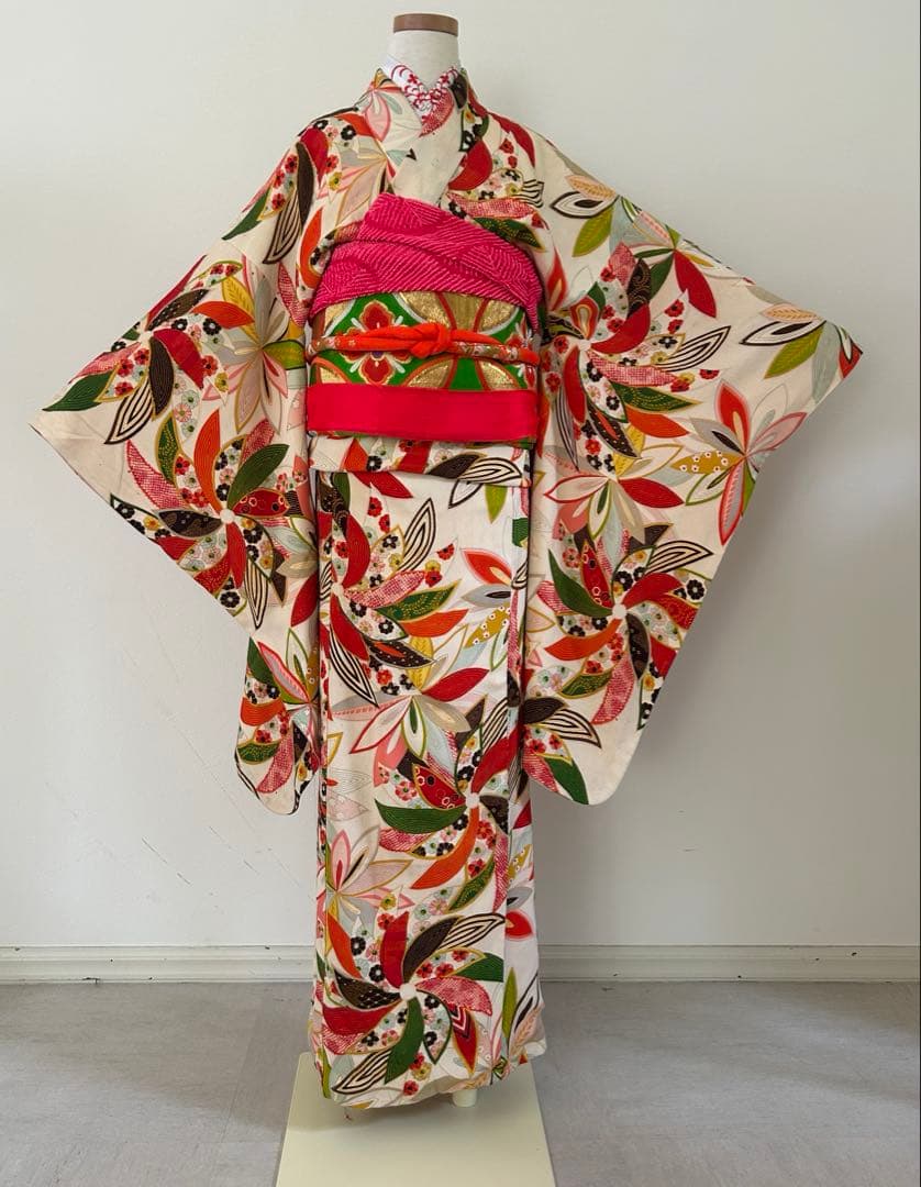 七五三十三詣り　身丈150cm アンティーク正絹着物、帯、帯揚げ、帯締め、しごき