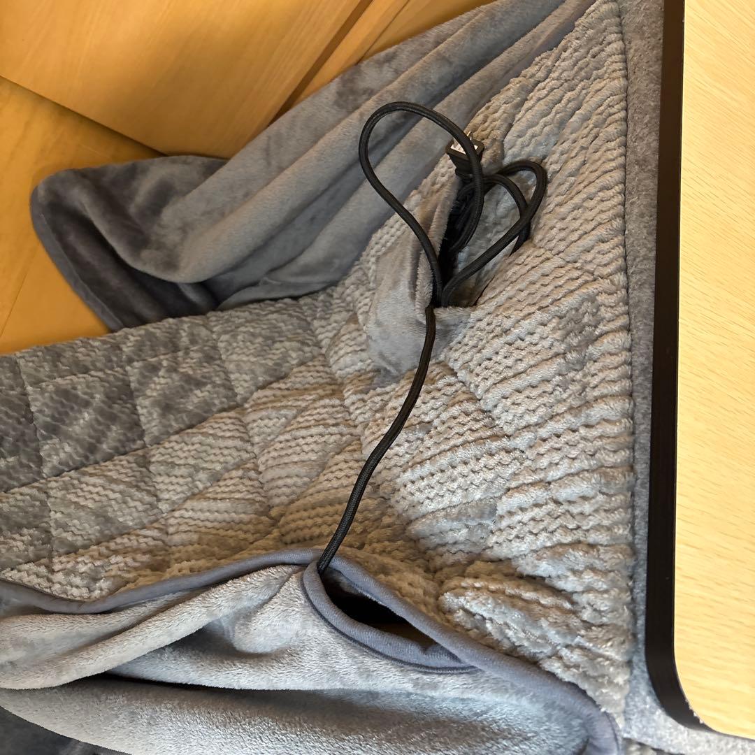 木製テーブルと椅子 こたつ布団セット