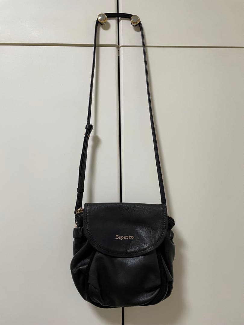 【お値下げ】repetto（レペット） レザーショルダーバッグ 黒 保存袋付き