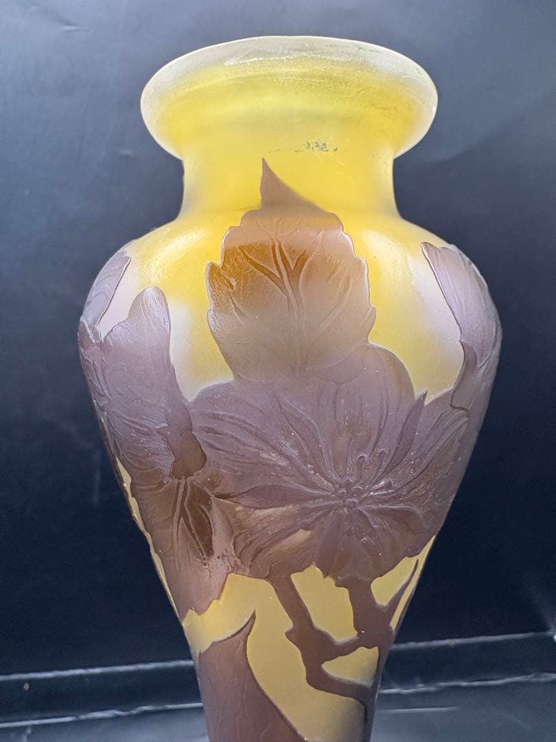 エミールガレ タイプ花と葉のモチーフ ガラス花瓶、本2点