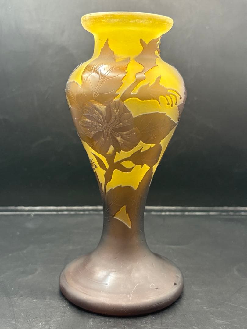 エミールガレ タイプ花と葉のモチーフ ガラス花瓶、本2点