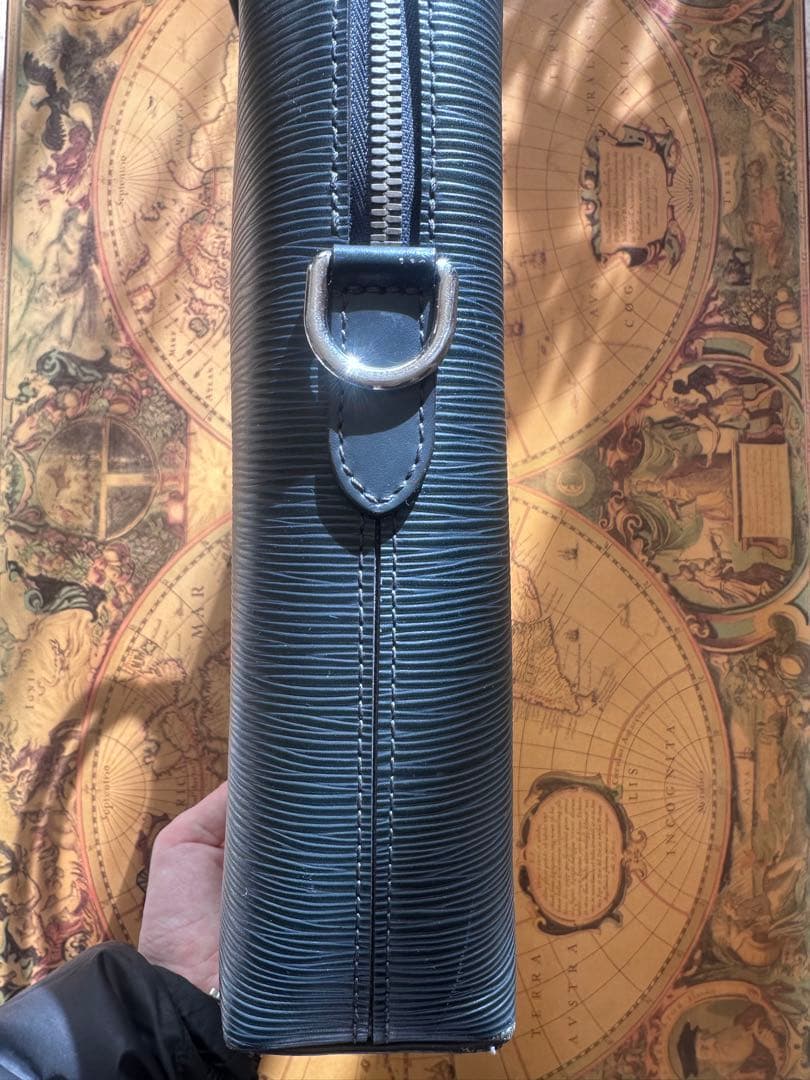 M51177 ルイヴィトン　エピ　ポルトドキュマンpdj レザー　新モデル