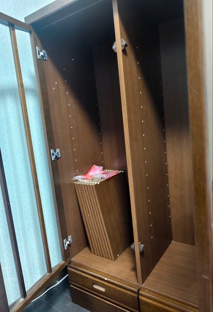 ダークブラウン 木製 キャビネット ガラス扉付き　87.5×45.5×145