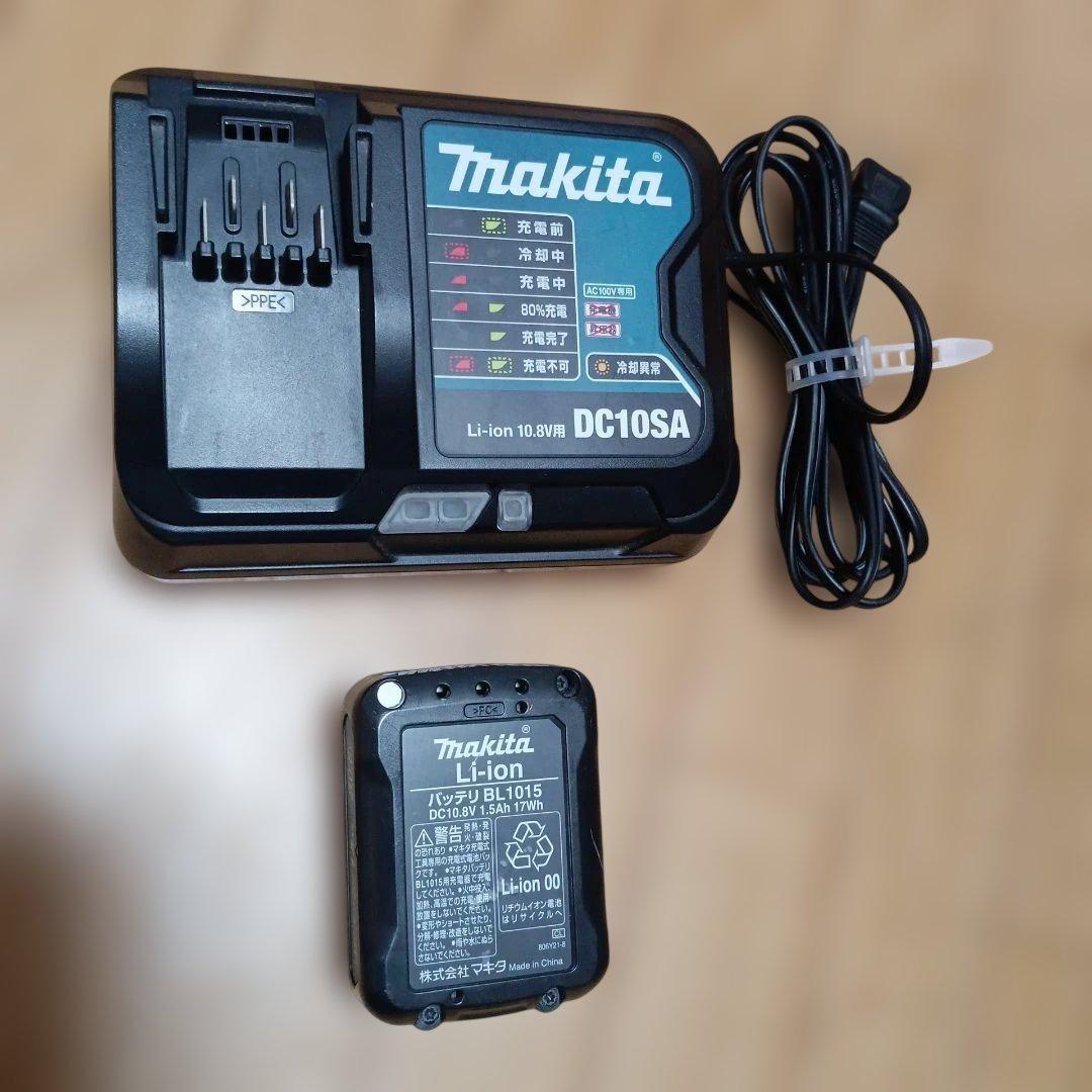 マキタ10.8V充電式クリーナCL107FD 純正のバッテリーと充電器付