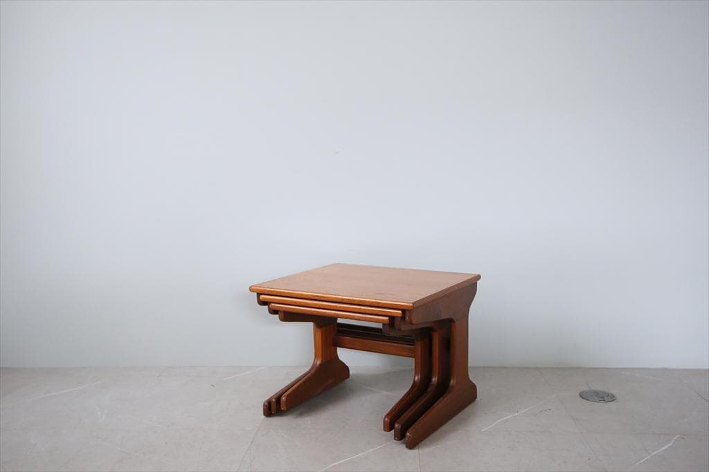 英国アンティーク木製ネストテーブル3台/収納式机/サイドテーブル(88-151)