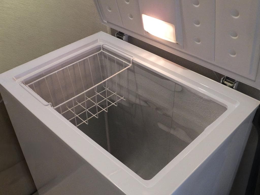 【送料込み】　冷凍庫　１４２Ｌ　アイリスオーヤマ　ＩＣＳＤ－１４Ａ（Ｗ） 中古