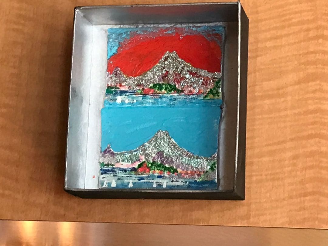 空飛ぶ前衛美術家の糸川裕志の富士山と江ノ島シリーズの小作品、箱絵です。