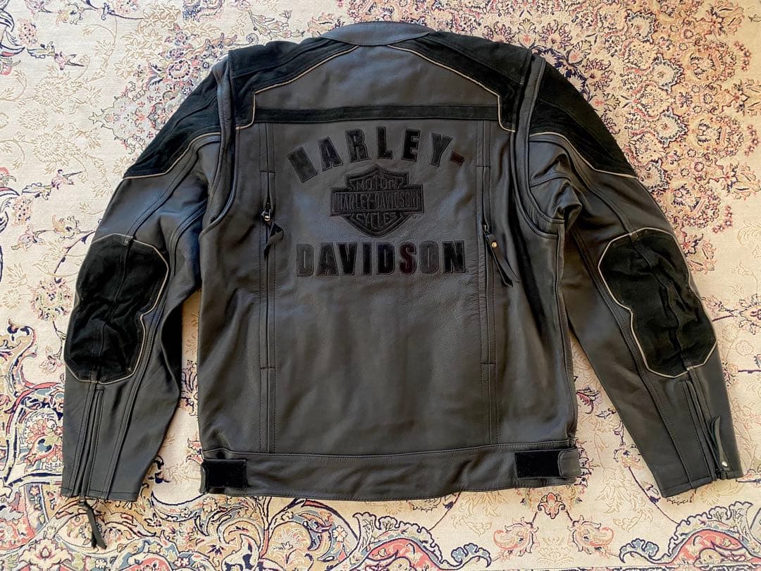 新品未使用HARLEY-DAVIDSON ブラックレザーロゴジャケット在庫限り。