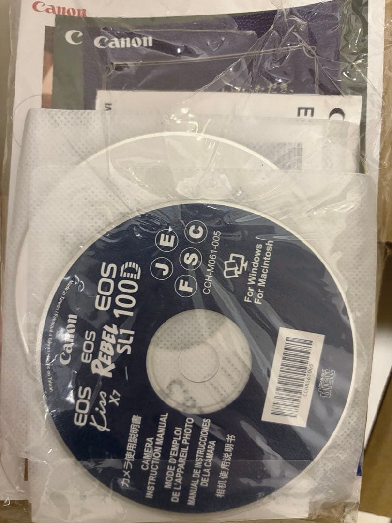 Canon Kiss X7i本体+レンズ2本+ストロボ+レンズフード