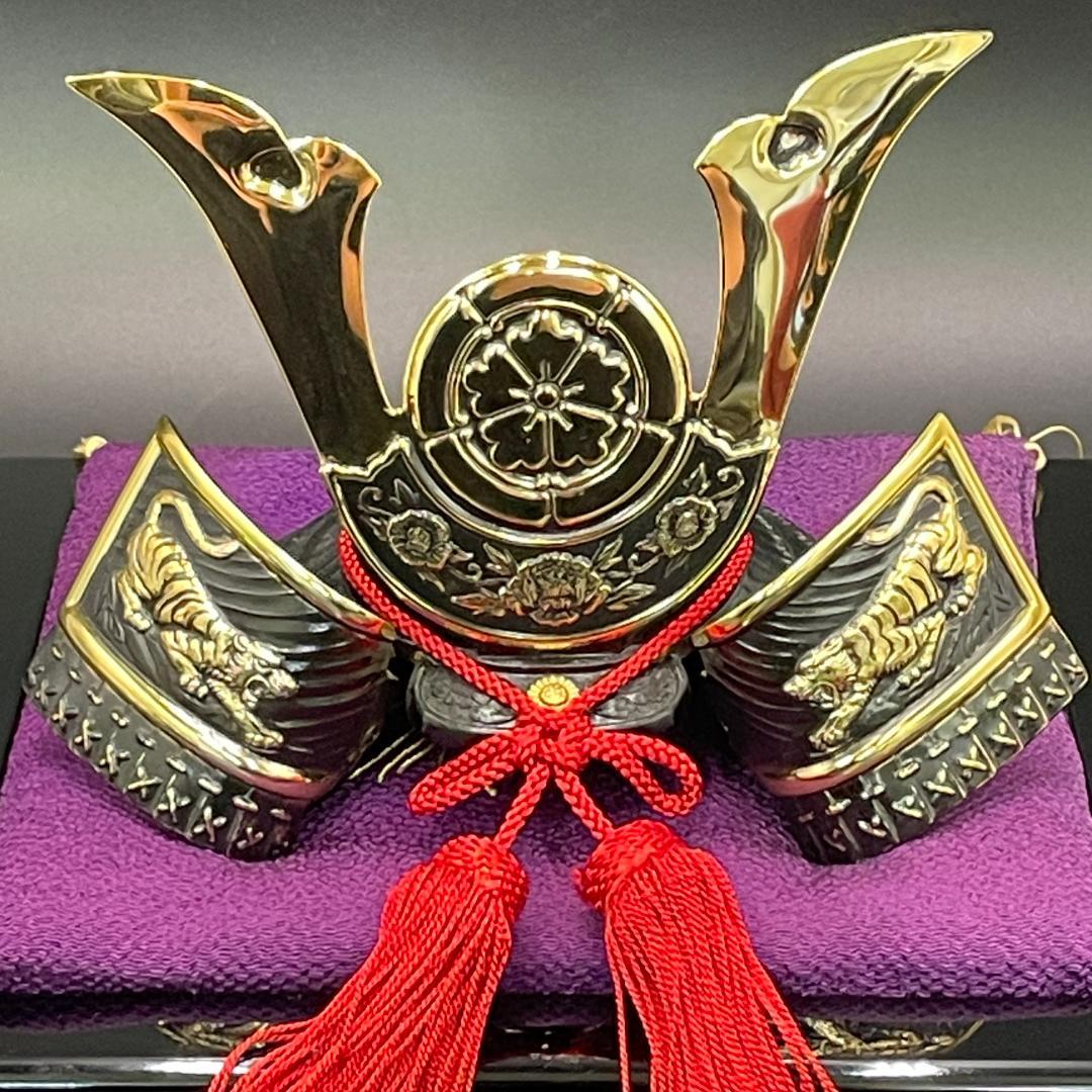 戦国武将兜 織田信長公 出世兜 飾台 盃 セット ミニ兜 金色兜 黒兜 赤房