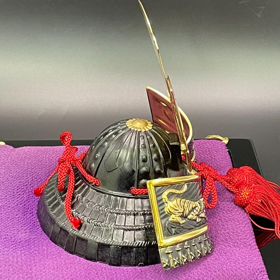 戦国武将兜 織田信長公 出世兜 飾台 盃 セット ミニ兜 金色兜 黒兜 赤房