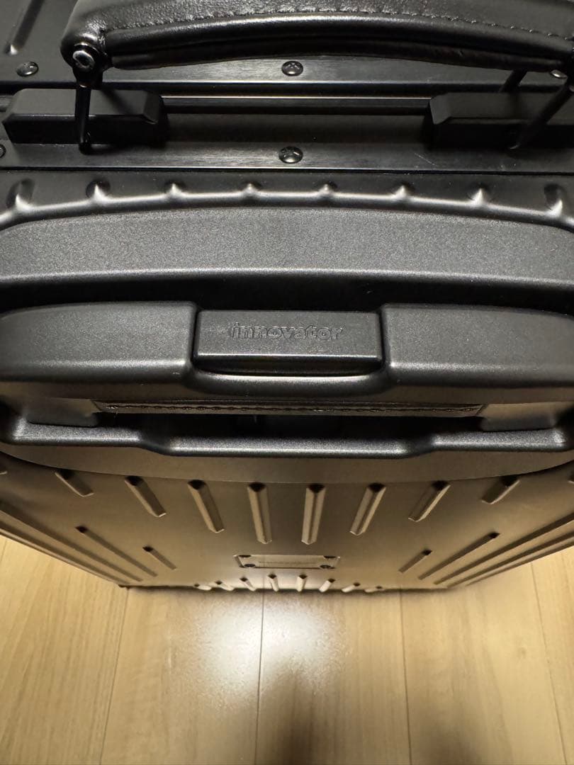 【中古】イノベーター　スーツケース　アルミ　ブラック innovator