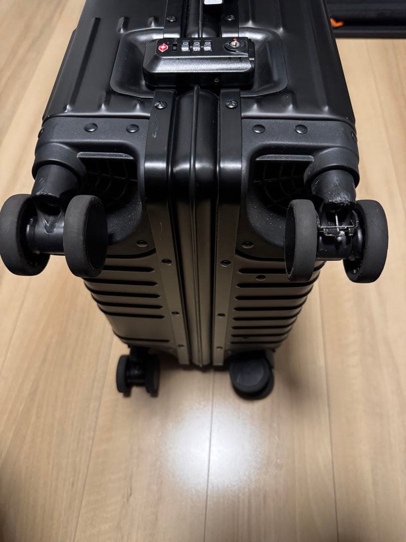 【中古】イノベーター　スーツケース　アルミ　ブラック innovator