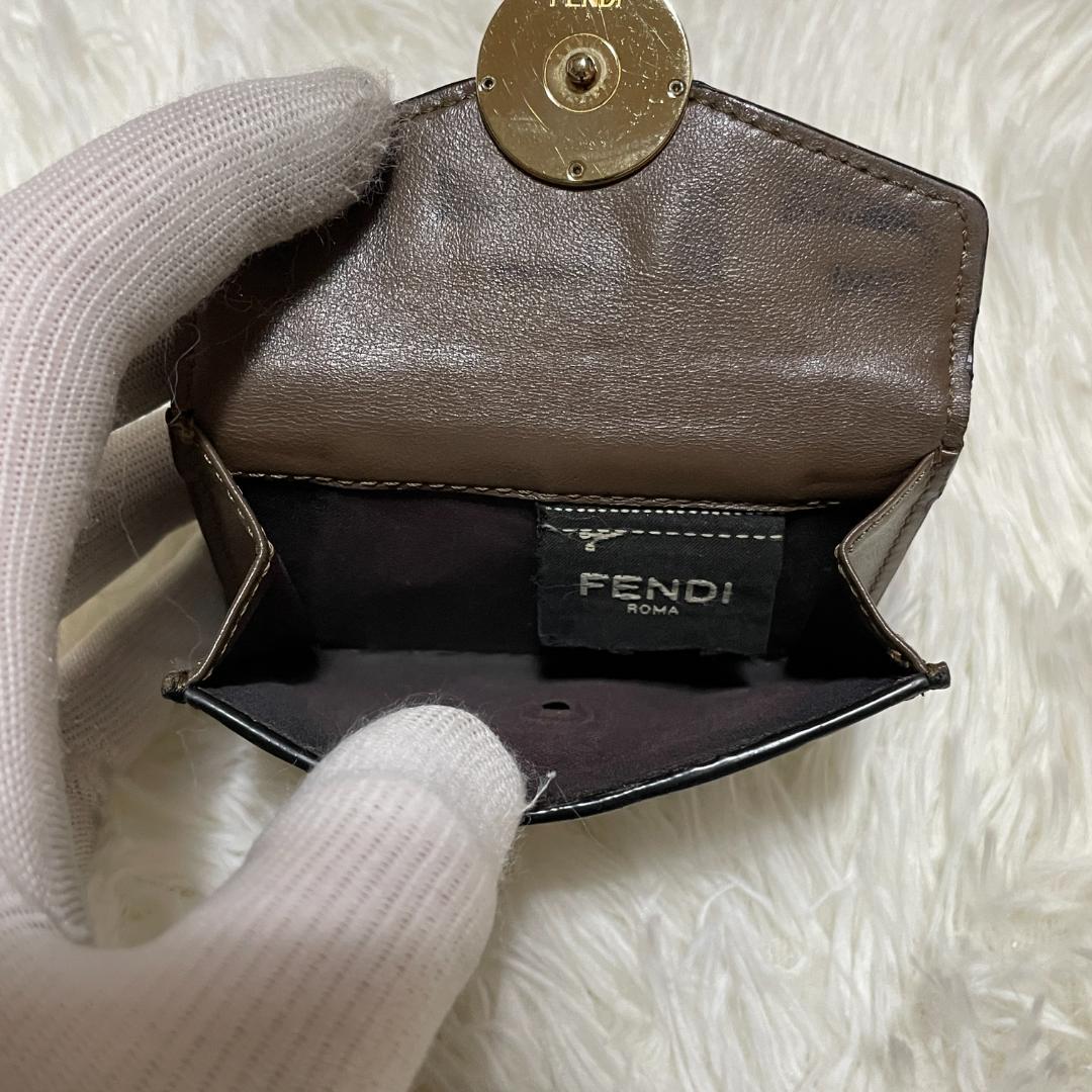 フェンディ　エフイズ　ズッカ　エンボス　コンパクトウォレット　三つ折り 財布