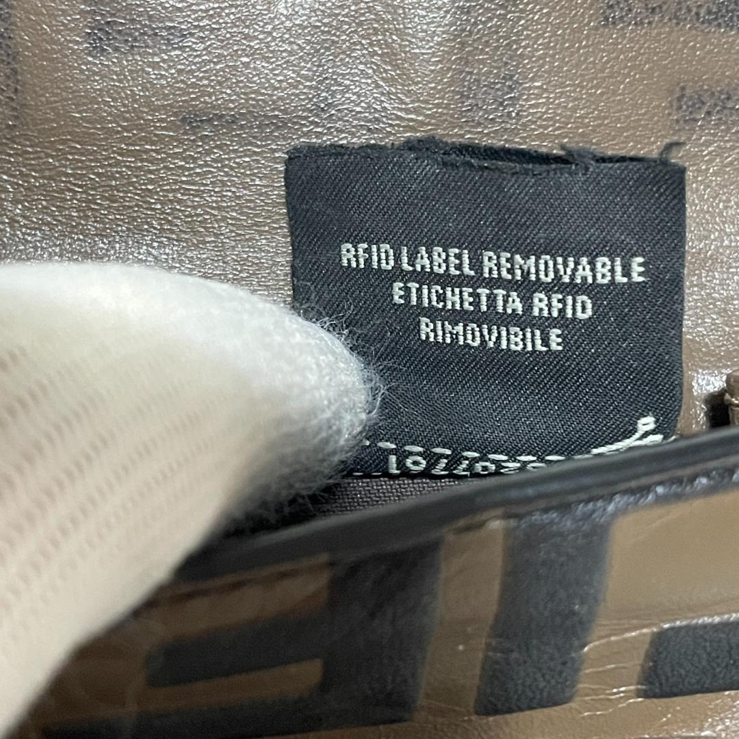 フェンディ　エフイズ　ズッカ　エンボス　コンパクトウォレット　三つ折り 財布