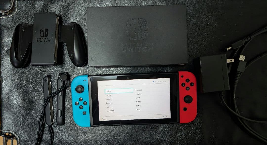 ゆ*り様 Nintendo Switch 青/赤 本体 充電器付き その他付属品