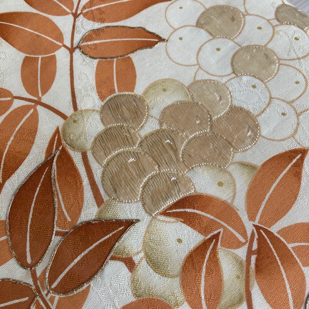 アンティーク丸帯　染めの丸帯　葡萄の刺繍　アイボリー　正絹　No.1-26