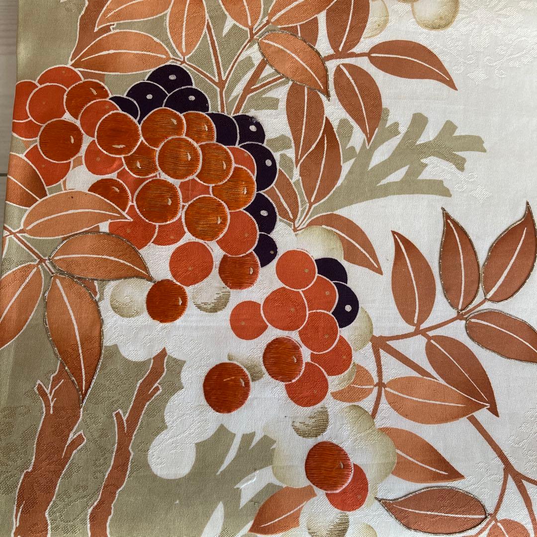 アンティーク丸帯　染めの丸帯　葡萄の刺繍　アイボリー　正絹　No.1-26