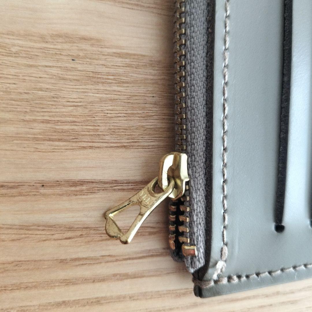 OUR　スリムなレザーミディアム財布