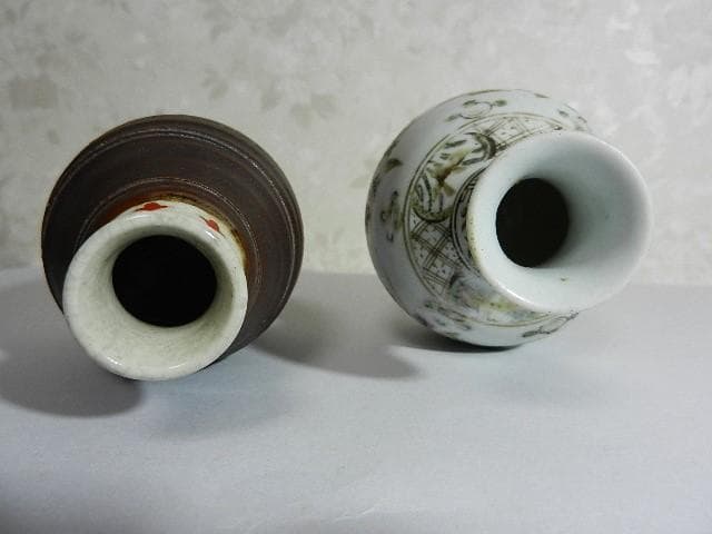 骨董「萬古焼徳利（写真左）」と「九谷焼徳利（写真右）」２点
