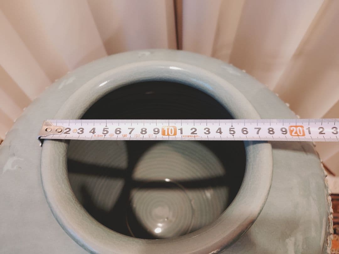 透かし彫り風青色陶器　高麗青磁