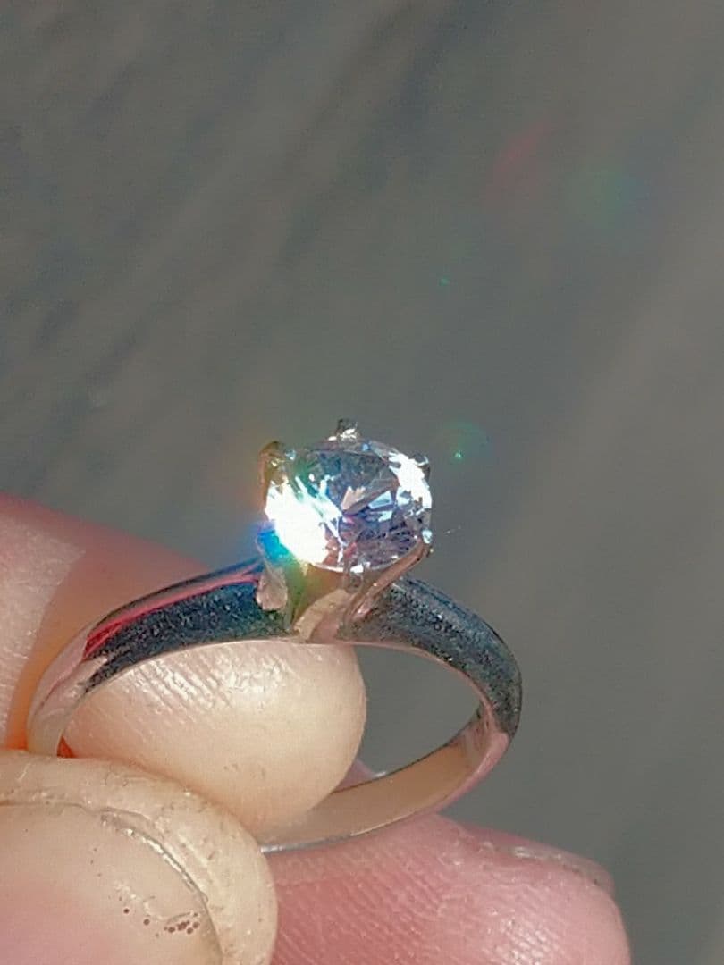 プラチナ　指輪　人工ダイヤ?