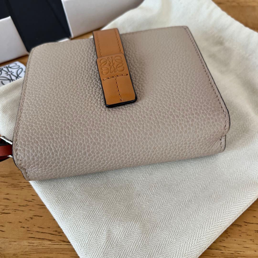 ロエベ　コンパクト ジップウォレット　ソフトグレインカーフ