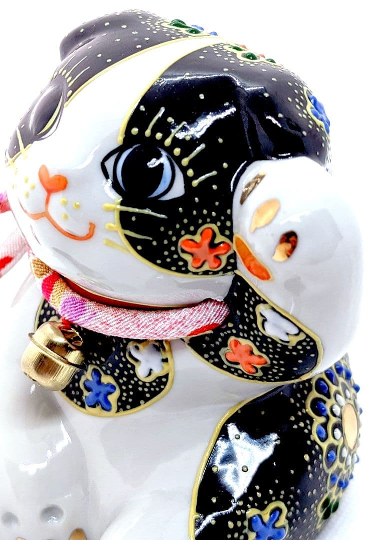 九谷焼　招き猫　スコティッシュフォールド　子猫　金彩黒盛り　花柄　左手あげ開運