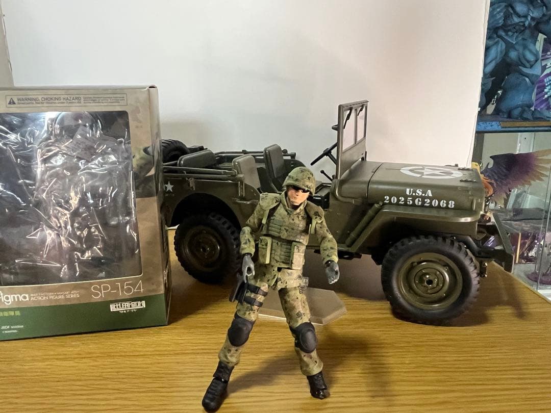 ラジコンジープ figma 自衛隊員　破損品