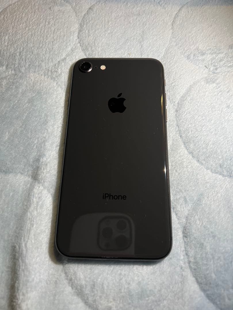 iPhone 8 スペースグレー 本体 バッテリー容量77%