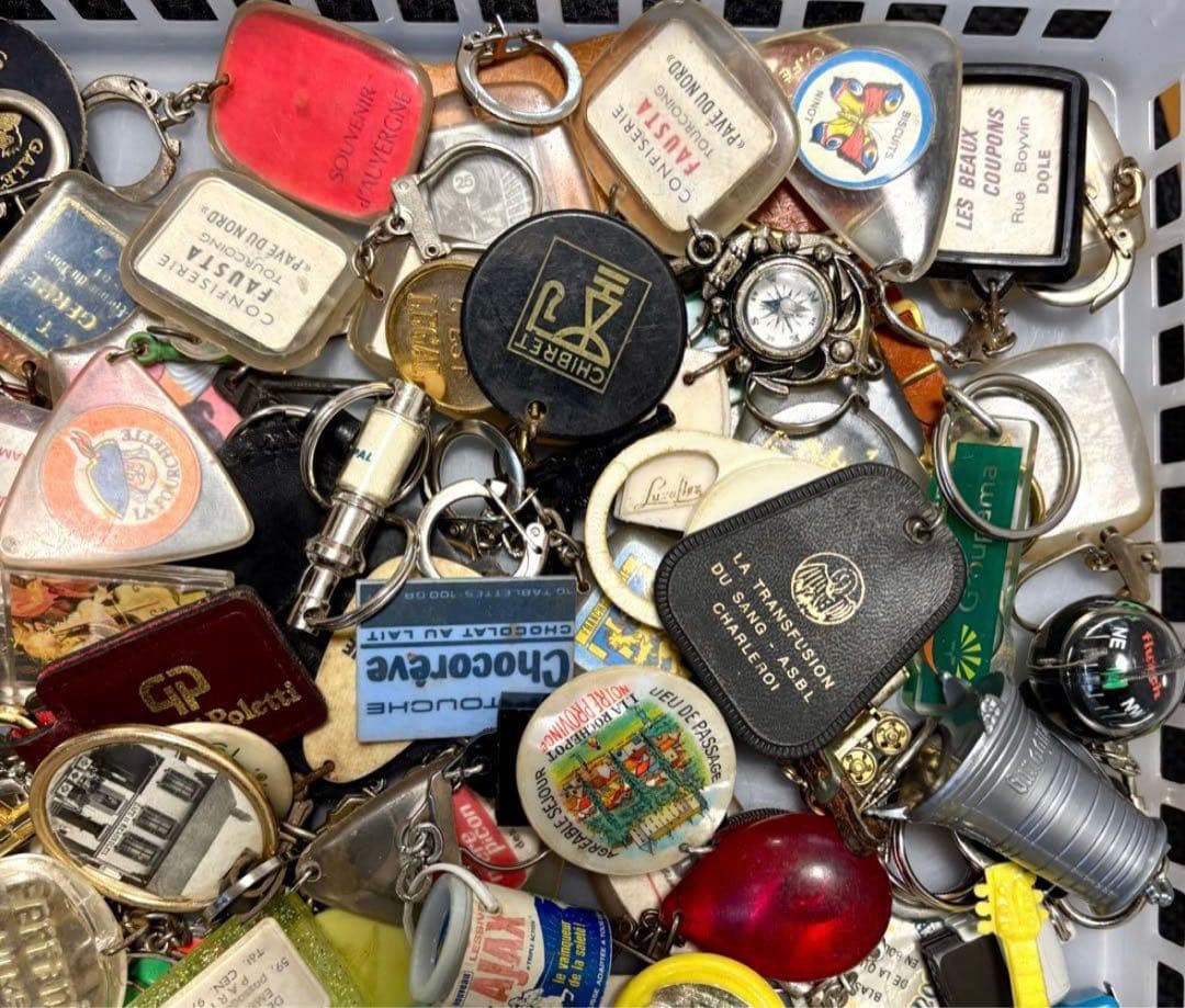 988【限定特価!100個!】ヴィンテージフランスフレンチ キーホルダー