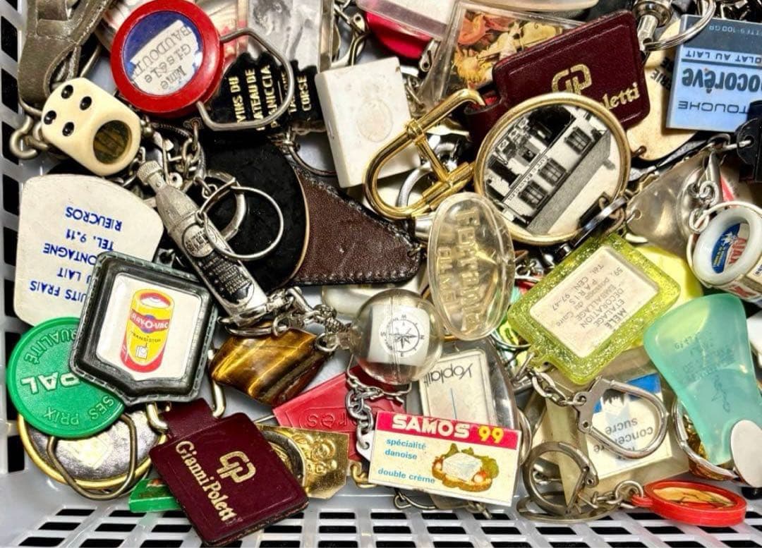 988【限定特価!100個!】ヴィンテージフランスフレンチ キーホルダー