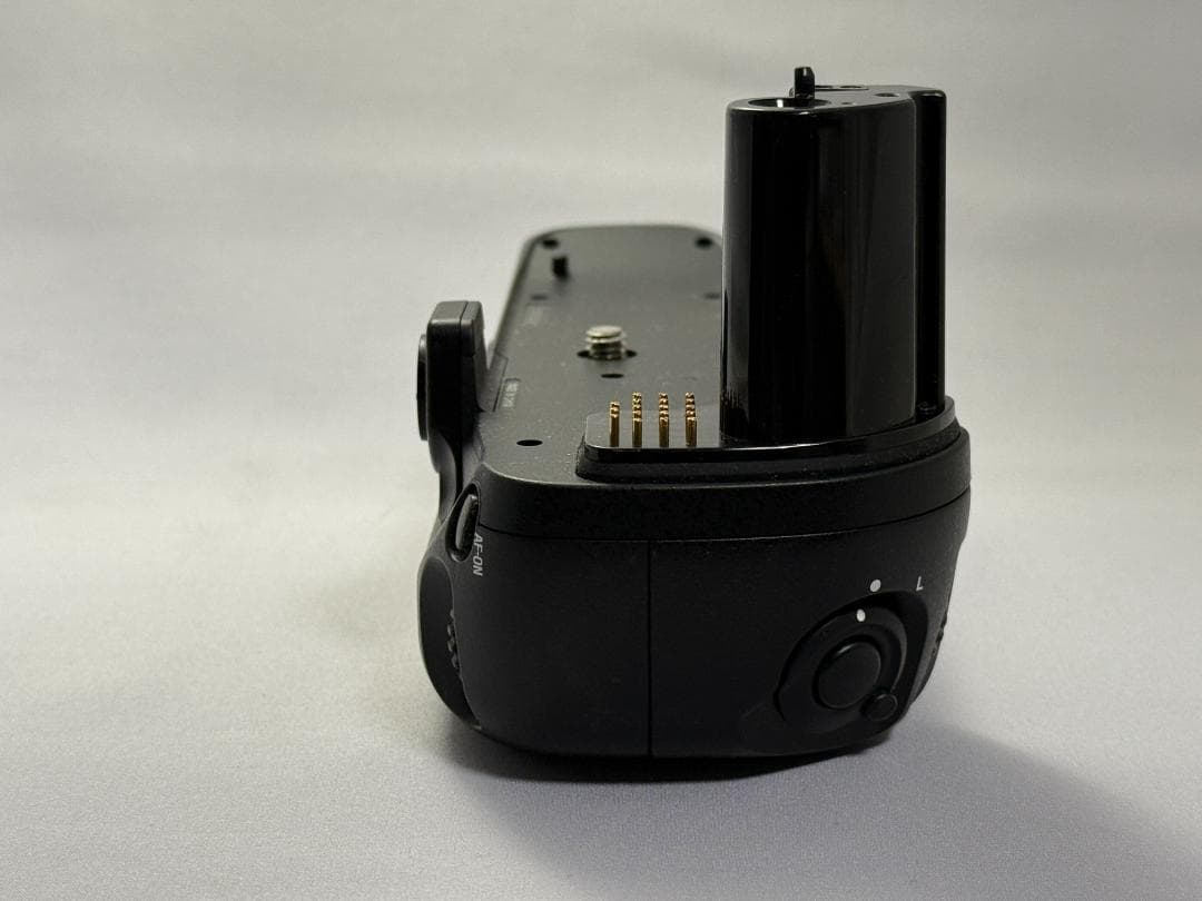 Nikon F6（バッテリーパック MB-40付き）