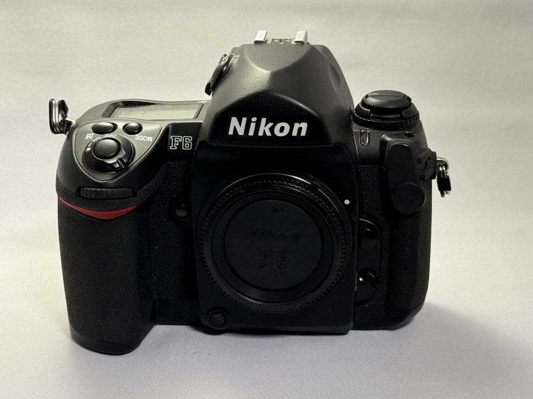 Nikon F6（バッテリーパック MB-40付き）