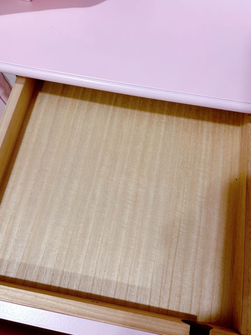 ピンクのハート型ドレッサー