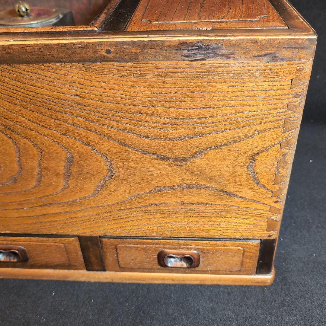 【火鉢】江戸火鉢　欅の見事な木目　酒を燗できる鉄瓶と五徳が一体化　備長炭藁灰付き