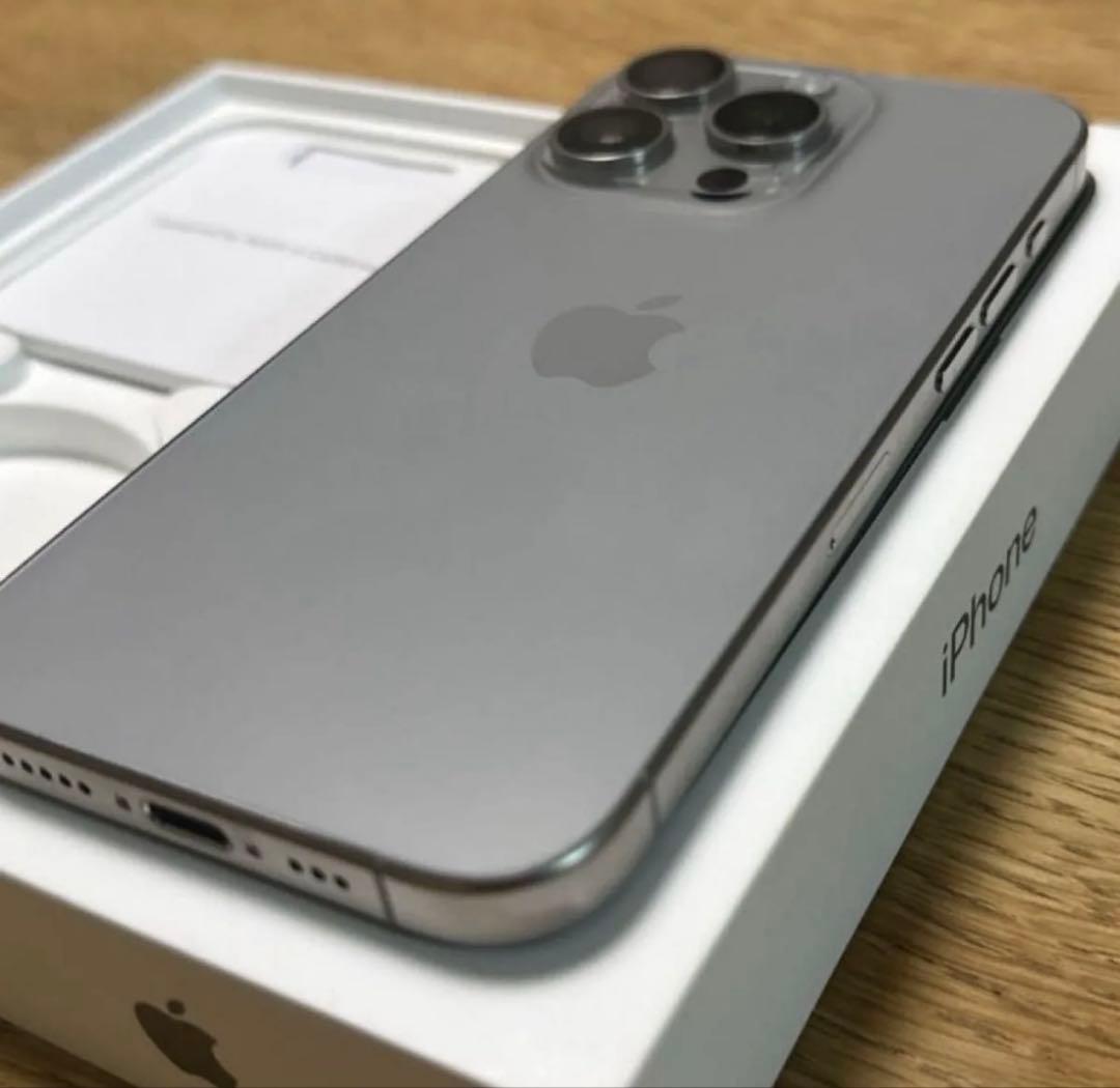 【美品】ifaceケースおまけ付きiPhone15 pro 256GB