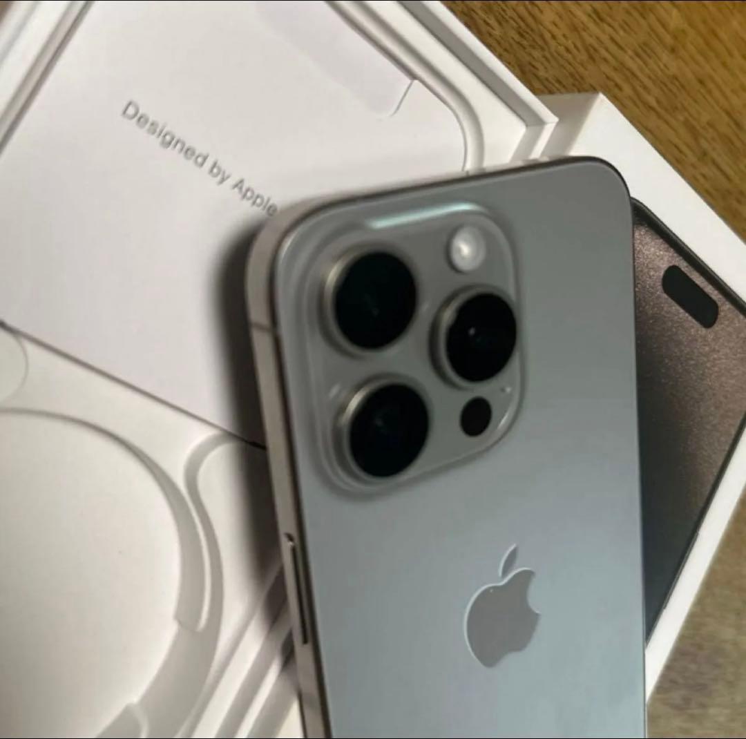 【美品】ifaceケースおまけ付きiPhone15 pro 256GB